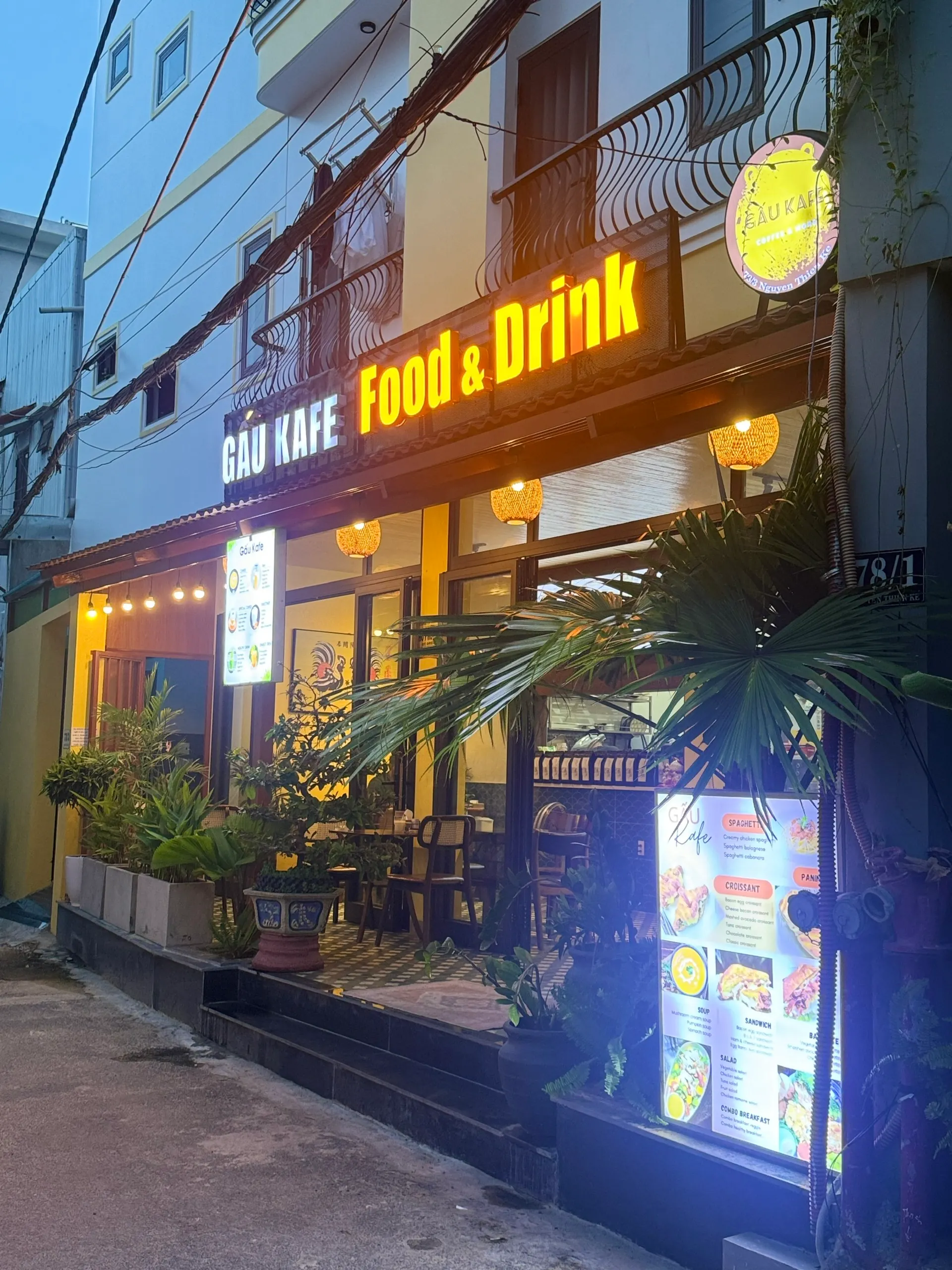 Gấu Kafe Nguyễn Thiện Kế